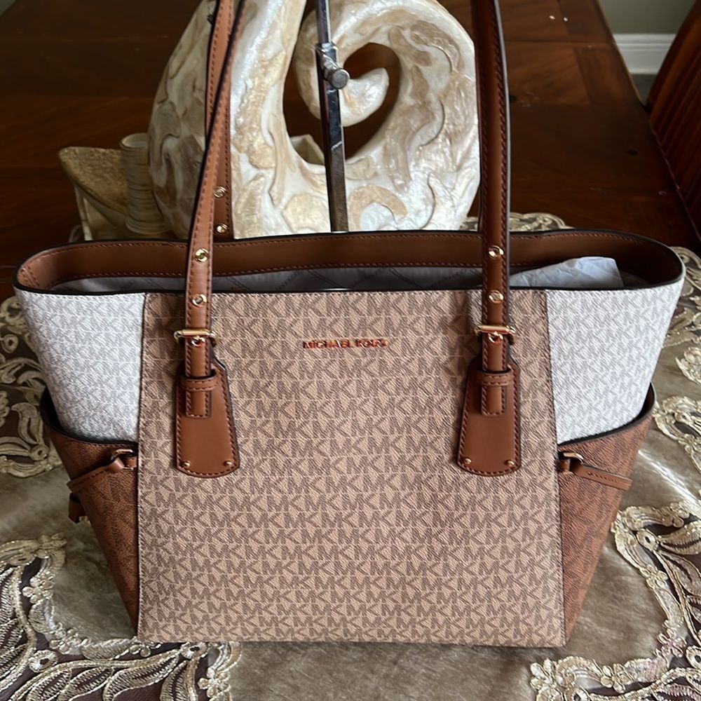 Michael Kors signature logo tote bag - Picture 3 of 11